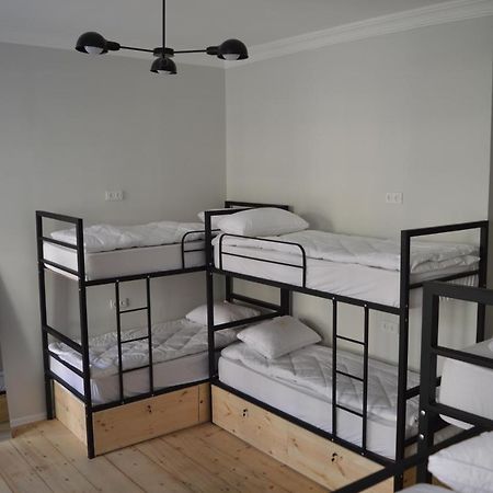 טביליסי Woodmood Hostel מראה חיצוני תמונה