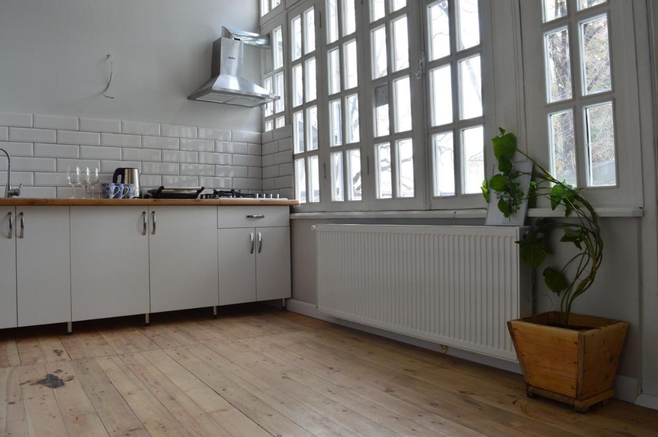 טביליסי Woodmood Hostel מראה חיצוני תמונה