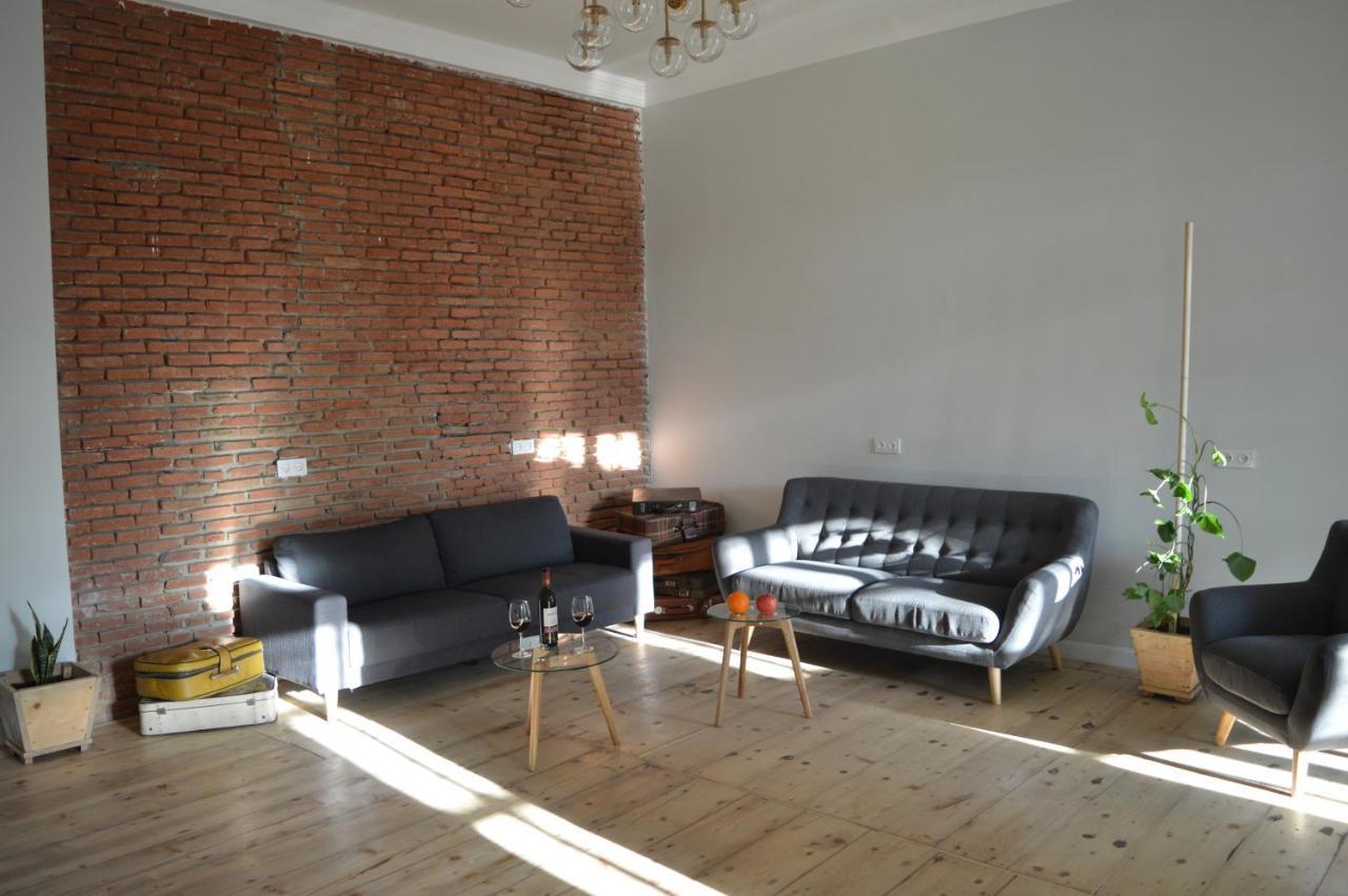 טביליסי Woodmood Hostel מראה חיצוני תמונה