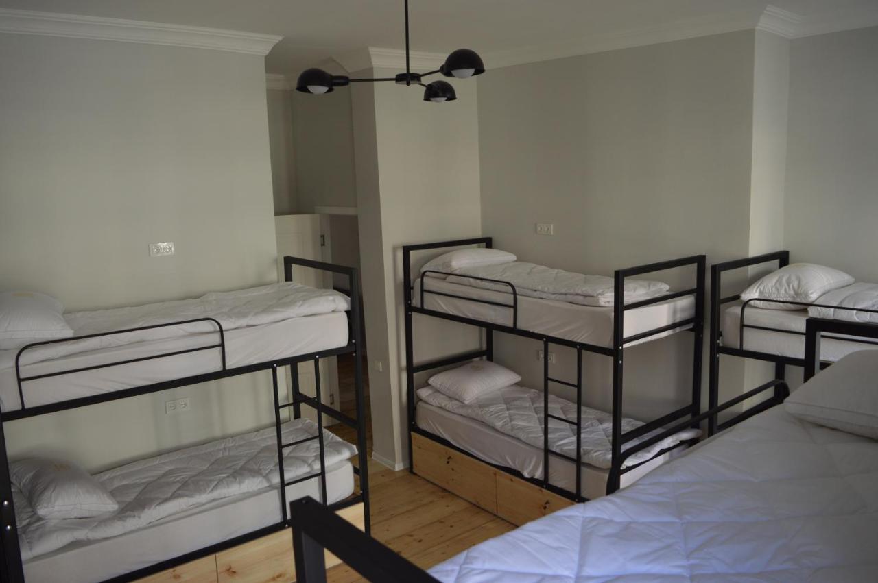 טביליסי Woodmood Hostel מראה חיצוני תמונה
