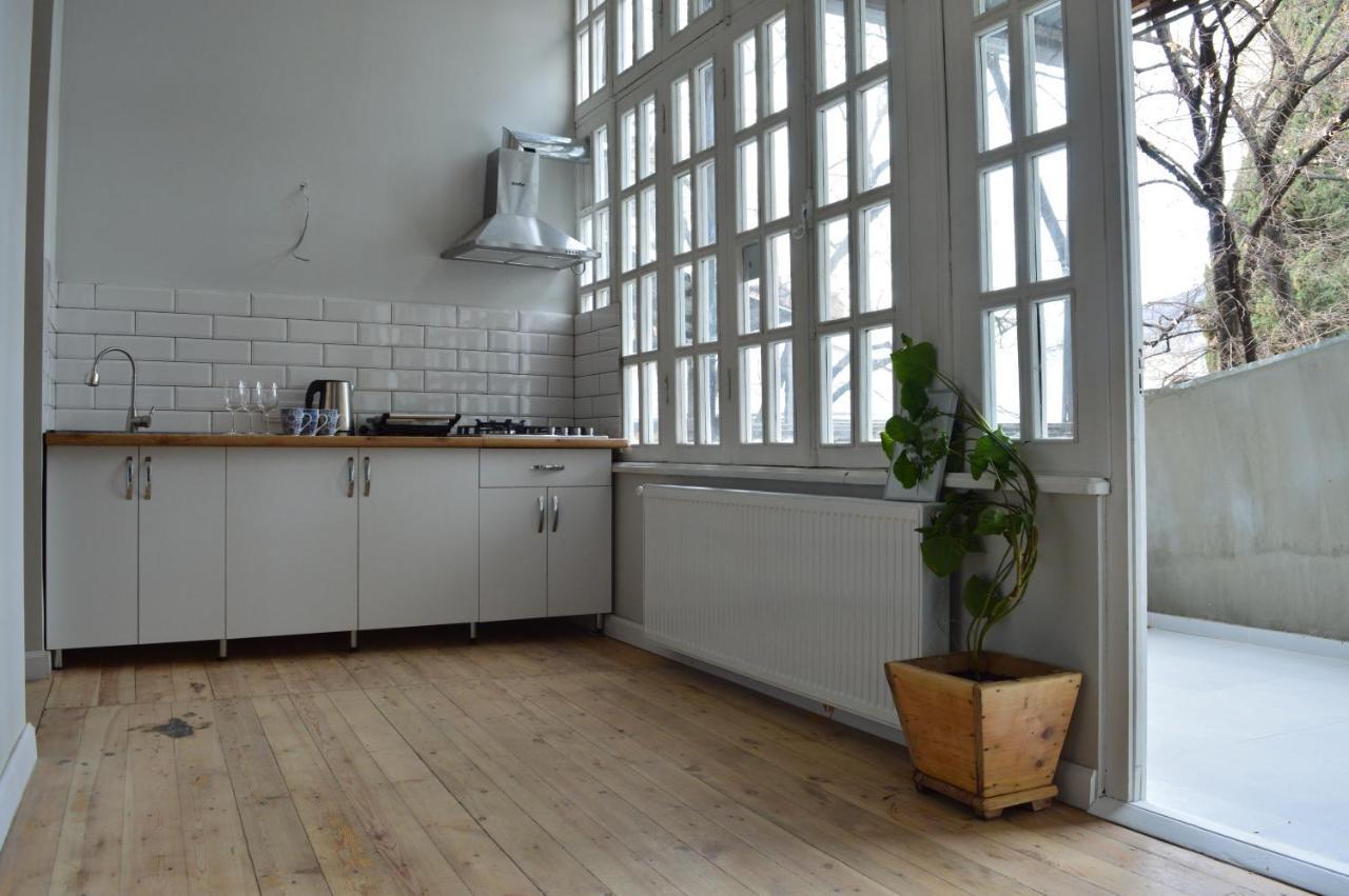טביליסי Woodmood Hostel מראה חיצוני תמונה